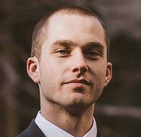 Thomas Whitfield, analista di trading con esperienza nel mercato crypto, ritratto